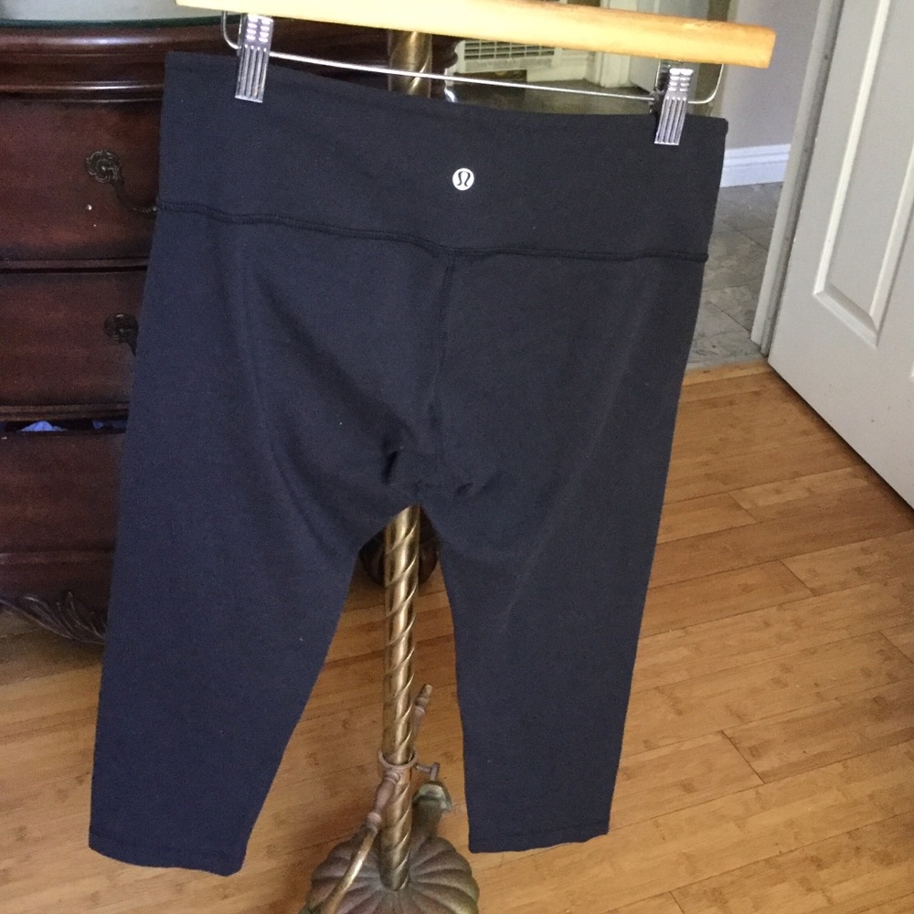 LULULEMON Capris size 8 good condition